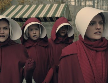 Handmaid's Tale: Η αμερικανική σειρά που «διαφημίζει» την ομοφυλοφιλία και την αθεΐα (φωτό, βίντεο)